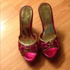 Metallic pink and gold wedges!
